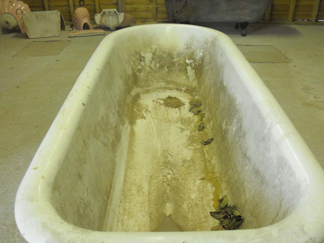 cast iron bath before the bath businessresurfaced it 1920